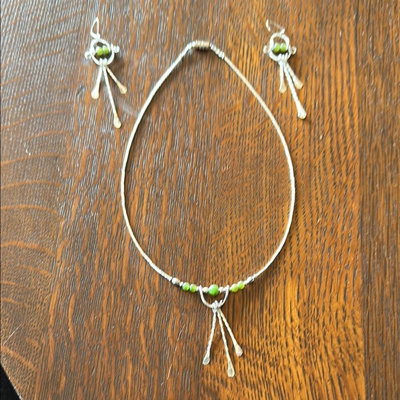 Silver wire necklace and dangle earrings set w green jade small round beads - Picture 2 of 10